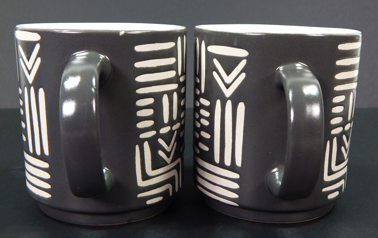 2 GRAYDON HALL CERAMIC COFFEE MUGS MUD CLOTH PRINT GRAY/WHITE POTTERY EMBOSSED