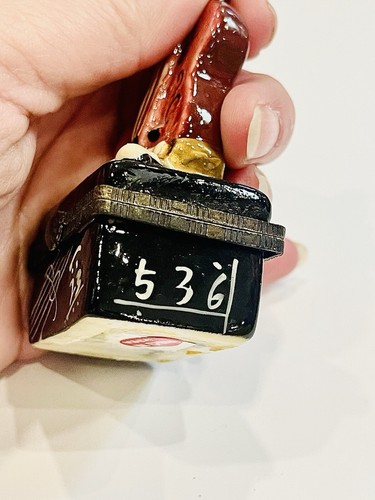 VINTAGE PORCELAIN VIOLIN HINGED TRINKET BOX HANDPAINTED MUSIC NOTES 🎶 - Picture 7 of 12