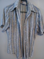 Men's Vintage 60s Wrangler button up short sleeve shirt. Small