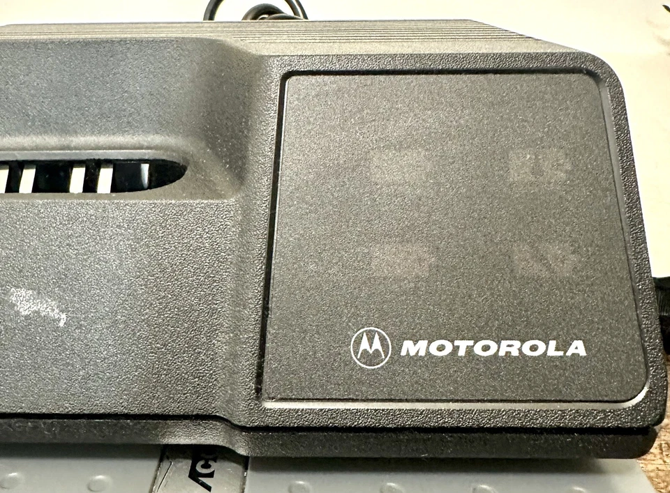 Motorola NTN4734B 9.5 VDC 1.5A Walkie-Talkie Single Dock Radio Battery Charger - Image 3 of 4