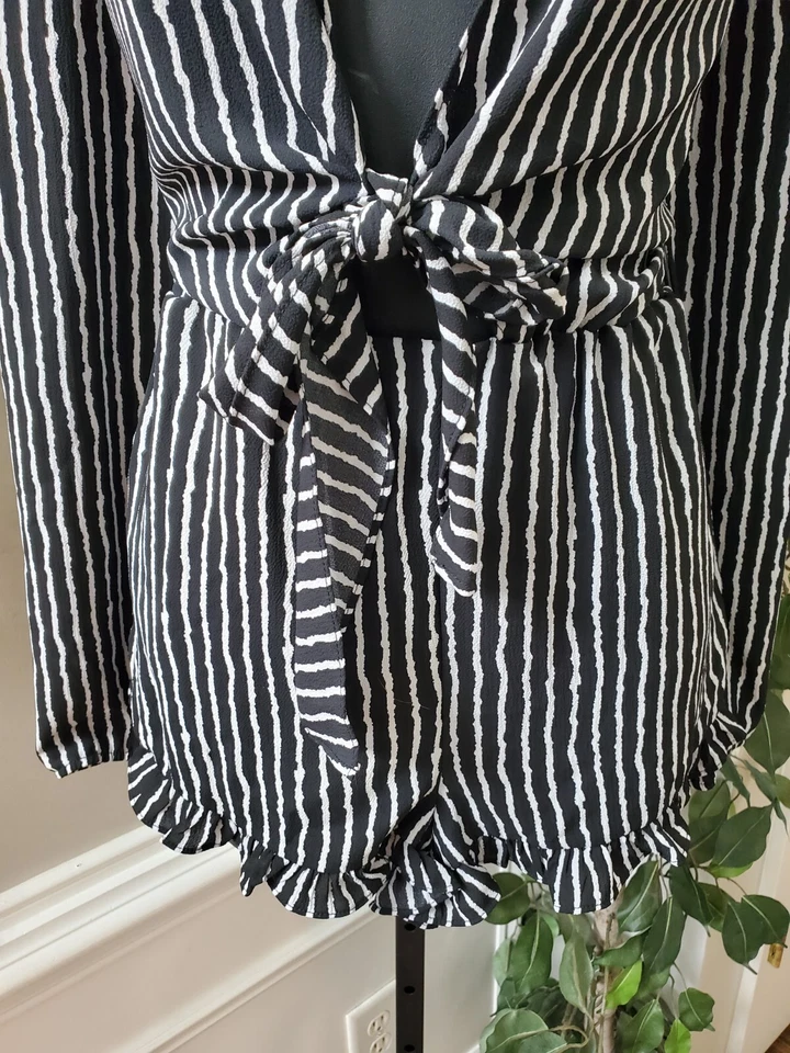 Papaya Women's Black & White Striped Polyester Ruffle Long Sleeve Romper Size M - Image 3 of 4