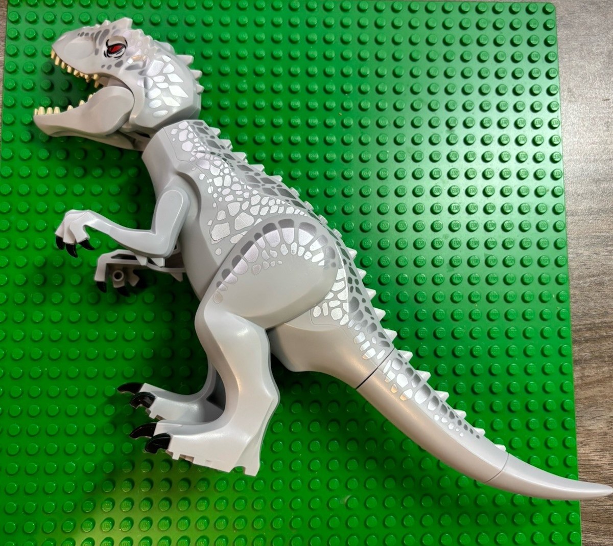 LEGO Jurassic World White Dinosaur Indominus Rex IndoRex01 2015