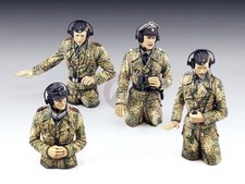 Royal Model 1/48 Waffen-SS Totenkopf Tank Crew in Pea Dot Camo 4 half-fig 1106