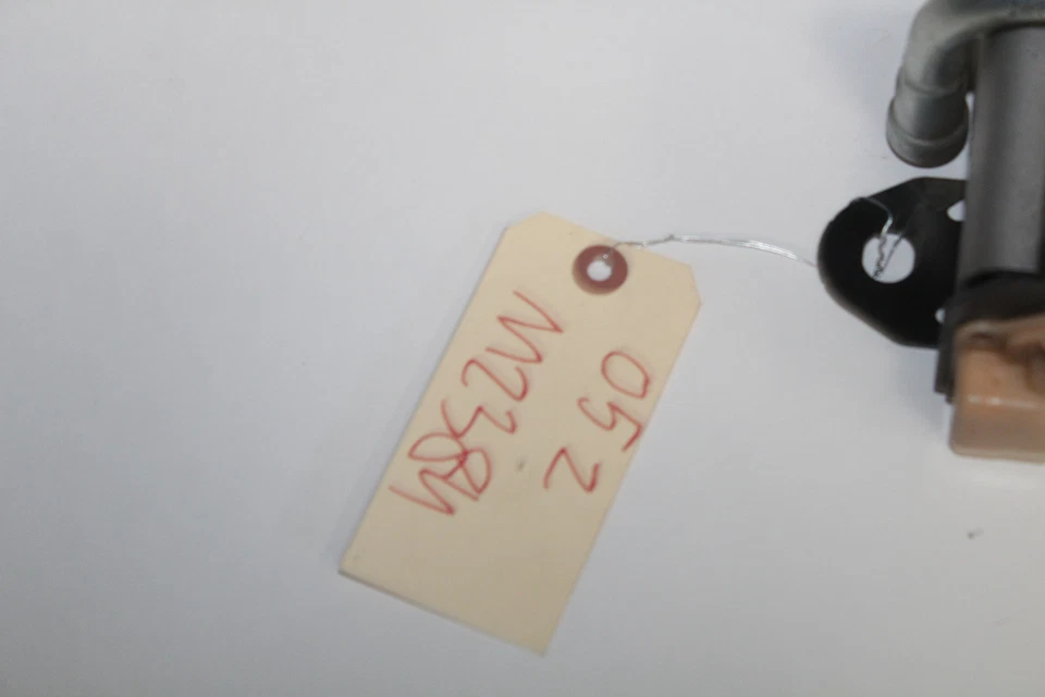 Nissan 350Z 2005 cupé conductor lado izquierdo cinturón de seguridad M2384 Foto 2 de 4