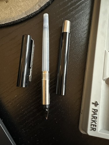 Vintage PARKER CLASSIC Fountain Pen - Black - Picture 4 of 4