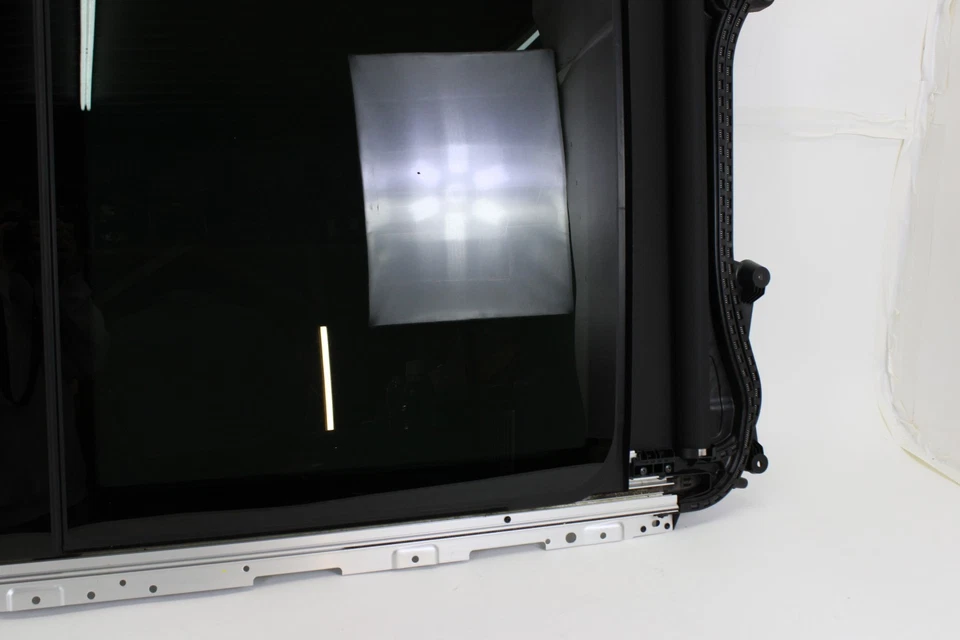 2023 - 2025 BMW U11 X1 PANORAMIC ROOF SUNROOF MOONROOF  ASSEMBLY OEM # 17413 Foto 4 de 4