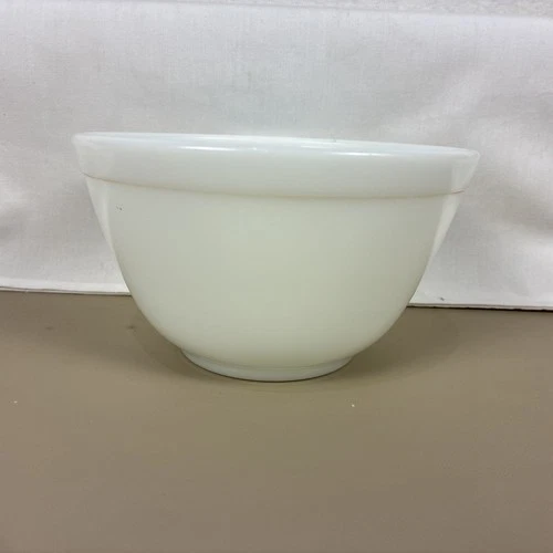 Pyrex True Opal Series 401 Solid White Milk Glass Nesting Bowl  1.5 Pint 1950s