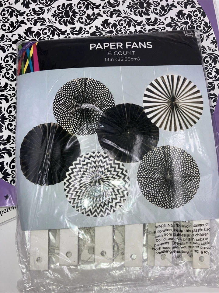 NUEVO Negro/Blanco Fiesta 6 Diciembre Ventiladores de Papel Hobby Lobby y 18 Tapetes de Papel Wilton Foto 2 de 4