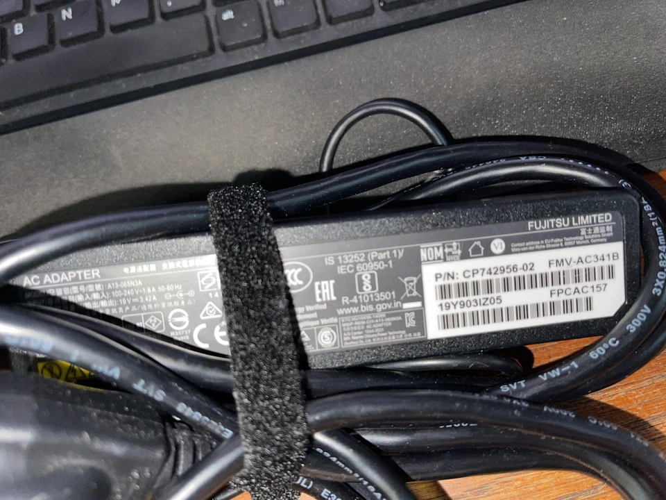 Adaptador de CA FMV-AC341B 19V 3.42A Cargador para portátil 65W con cable Foto 2 de 2