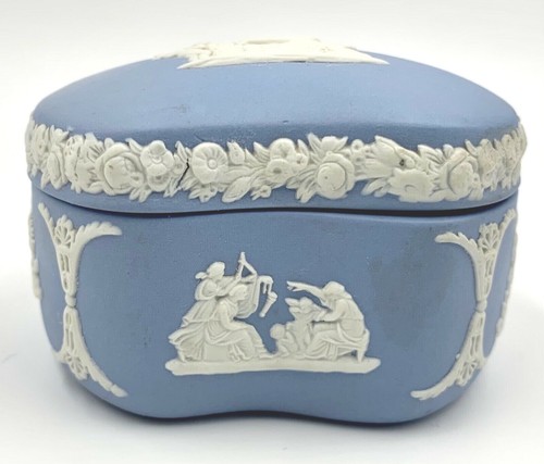 WEDGWOOD BLUE PENTEFOIL BEAN SHAPE JASPERWARE TRINKET BOX - Picture 6 of 12