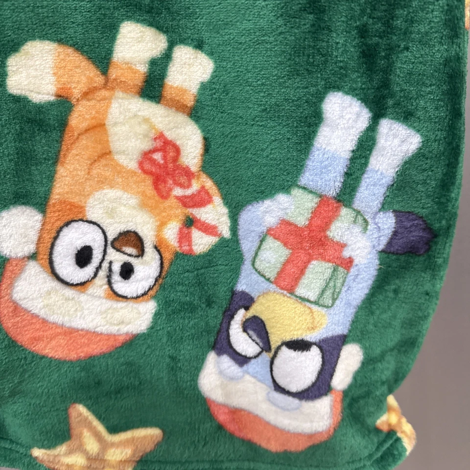 Novo Cobertor de Pelúcia de Natal Verde Bluey & Bingo Puppy Noel 50" X 70" - Imagem 4 de 4