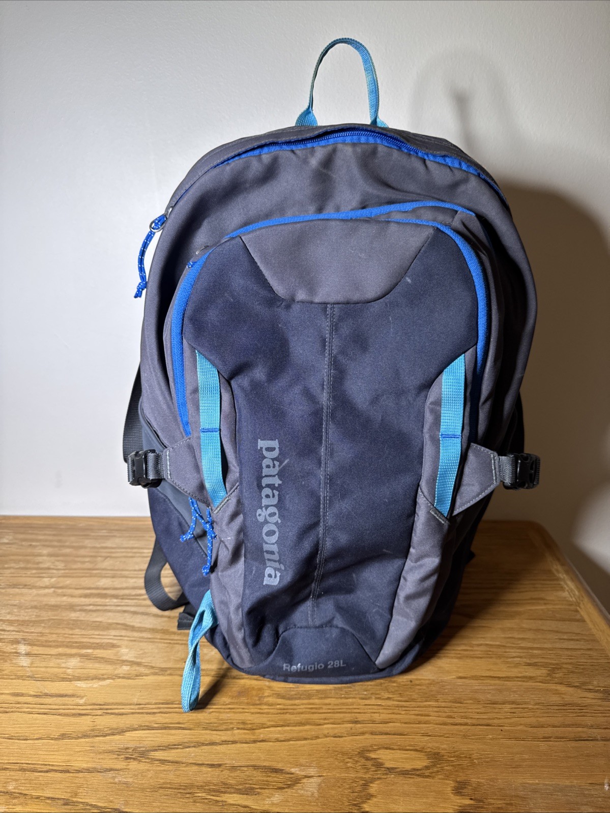 Mochila Patagonia Refugio 28L Gris Azul Mochila Laptop Senderismo Aire Libre Camping