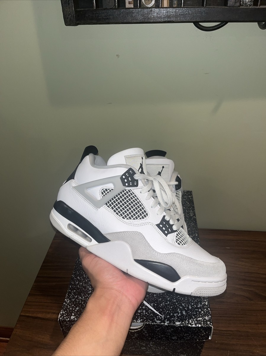 Great condition!! Authentic. Jordan 4 Retro Military Black. Size 10.5 Jordan 4 Retro Military Black - White Black Size UK8.5 Pre  main image 4