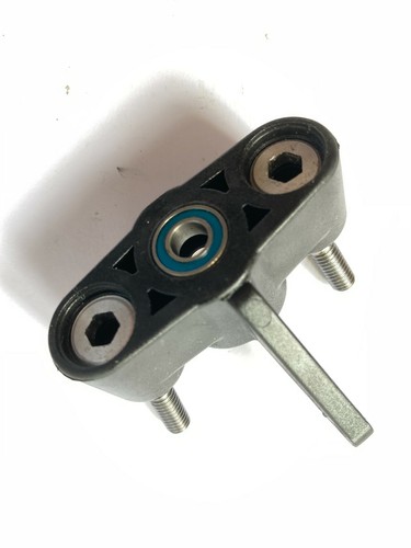 Traxxas T-Maxx Radnaben Achsschenkel mit Kugelwirbeln und Lagern. Teile-Nr 4932 4933