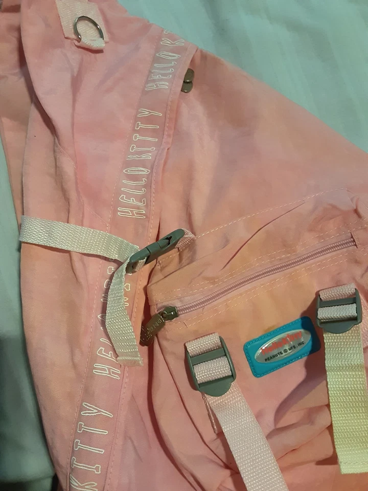 Mochila Bandolera Hello Kitty Foto 2 de 3