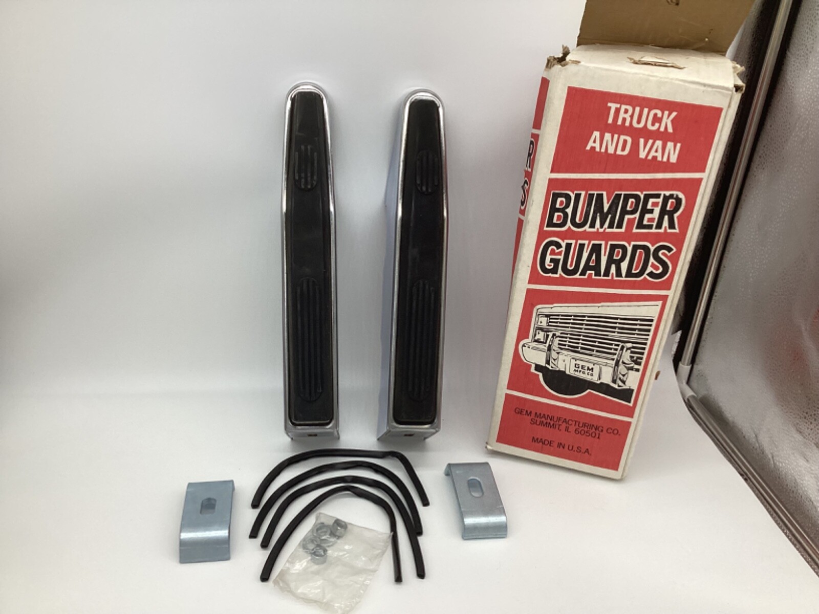 NOS GEM 97 Ford F150 2 x 4 front bumper fender guards truck 1997
