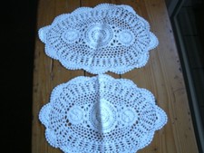 2 x Häkel Deckchen Decke Läufer weiß oval Handarbeit häkeln 39 x 28 cm neuwertig