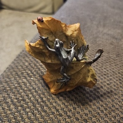 Vtg Resin Like Leaf With Metal Frog Reaching For Lady Bug 4x4''