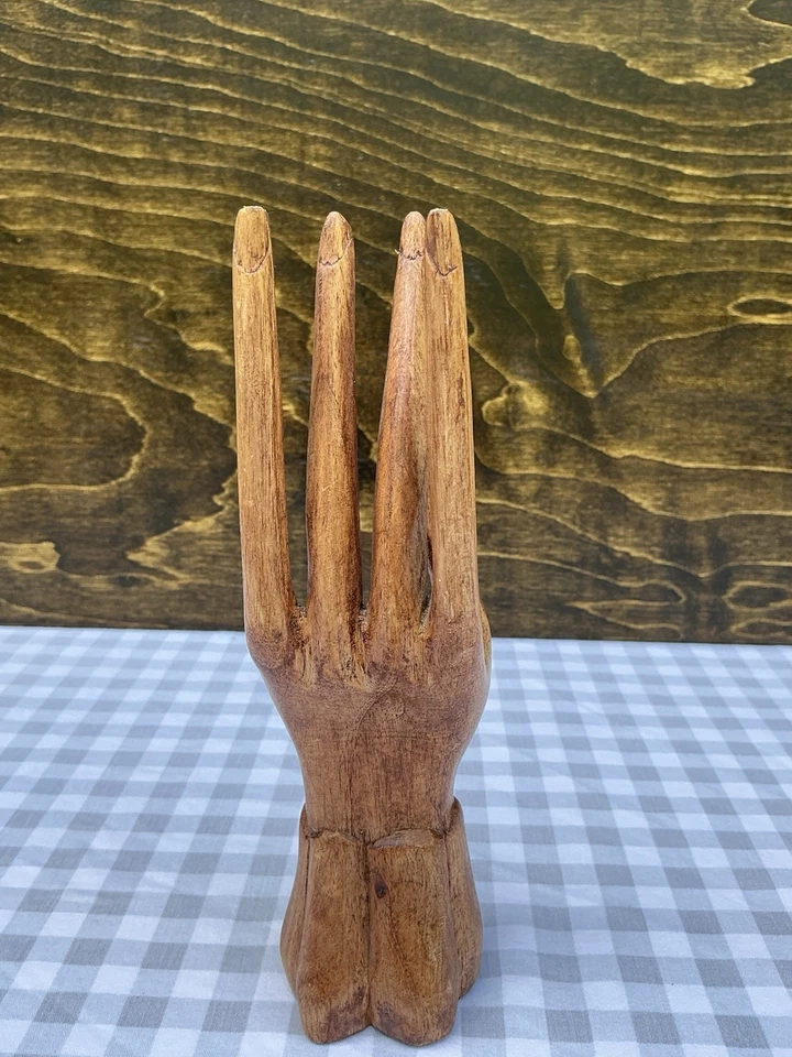 Hermosa escultura vintage tallada a mano en madera para decoración del hogar o exhibición de joyas Foto 3 de 4