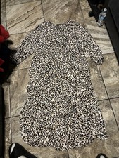 Black midi dress, great for a night out #partyvibes banana republic