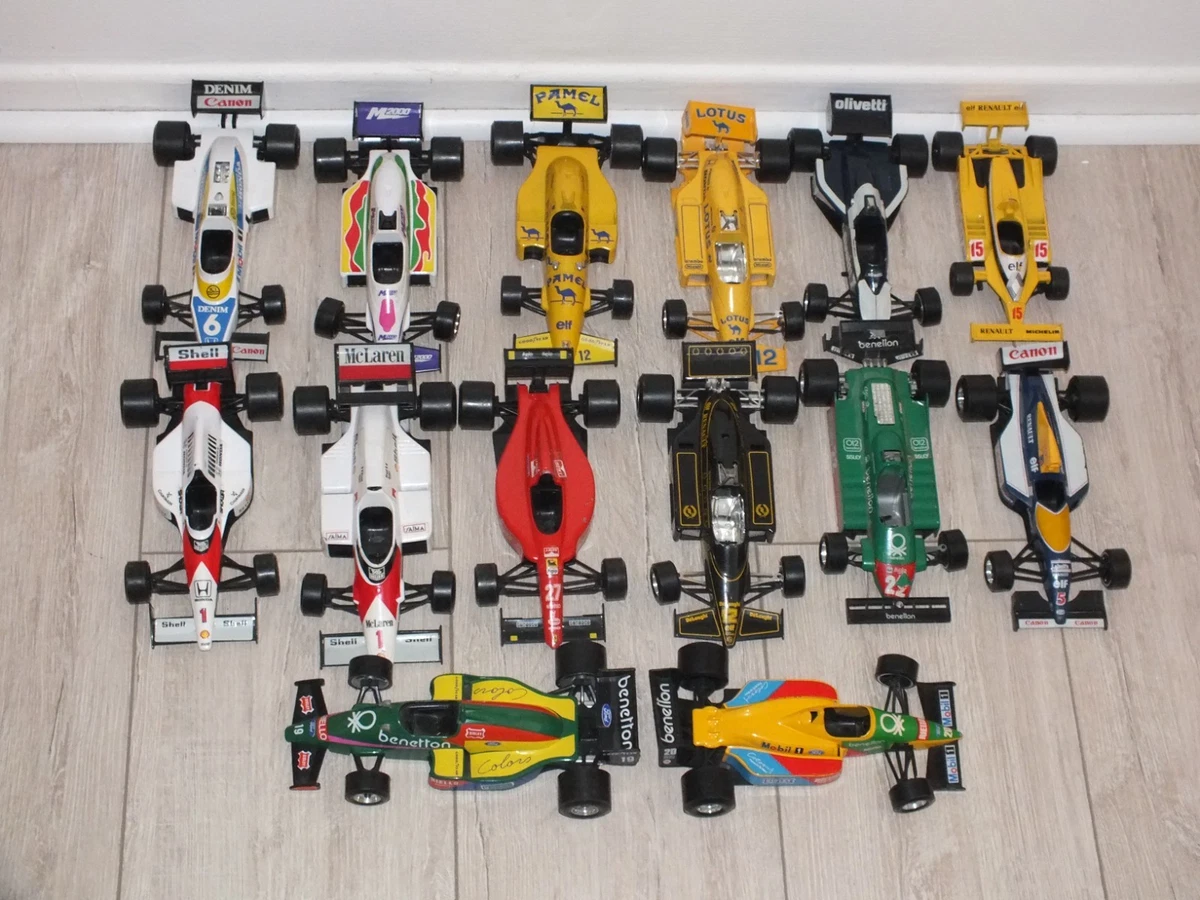 LOT DE 17 miniatures Bburago et autres 1/43 EUR 10,00 - FR