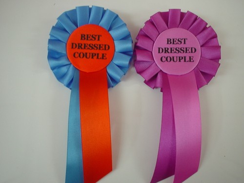 MELBOURNE CUP DAY AWARD ROSETTE SAYING " BEST DRESSED COUPLE " - Picture 3 of 6