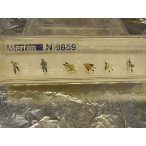 ** Paquete de figuras Merten N 0859 hombres pasajeros sentados escala 6 1:160 N | Zustand: New