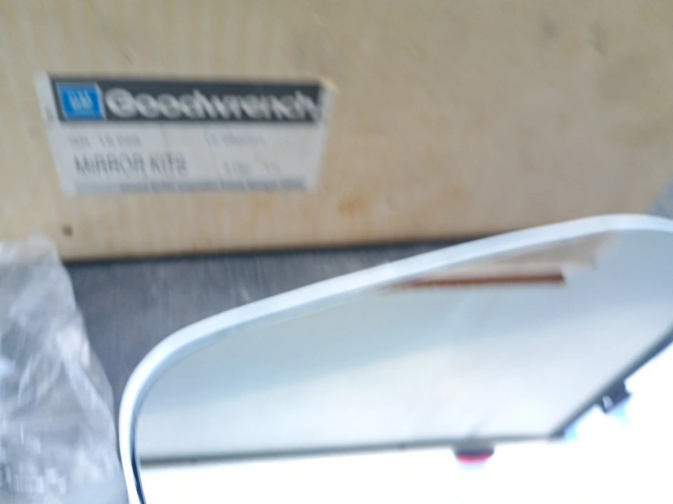 Espejo retrovisor exterior pintado R/V 996221 R/H G10 G20 nuevo 73-91 GMC Chevy G Van OEM Foto 3 de 4