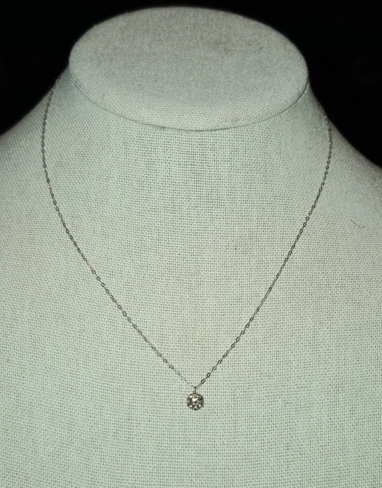 GORGEOUS! 900 PLATINUM NATURAL .50ct DIAMOND SOLITAIRE NECKLACE W/GIFT BOX $1800 - Image 4 of 4