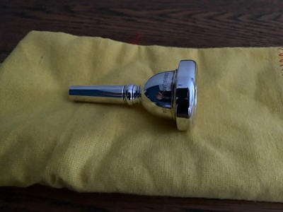 EINMAL BENUTZT YAMAHA 66D4 SILBER TUBA EEb BBb Bb BASS MUNDSTÜCK