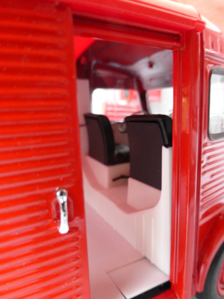 Citroen H Type Fire Engine Van Welly 1:27 1:24 Scale Model Dutch Brandweer Metal - Image 2 of 4