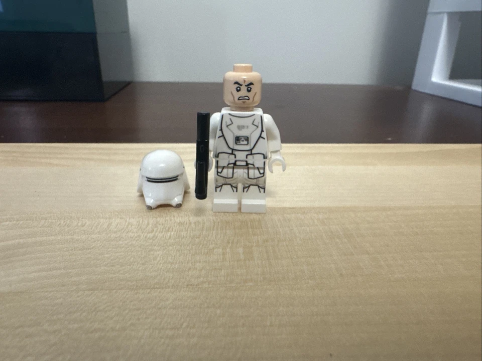 LEGO Star Wars First Order Snowtrooper Minifigure - Image 2 of 2