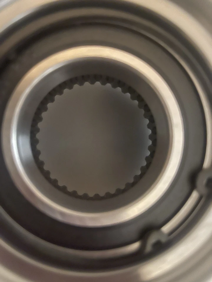 Conjunto de cojinete de rueda y buje para una camioneta Ford F-350 Super Duty Lariat 2015 4x4 Foto 4 de 4