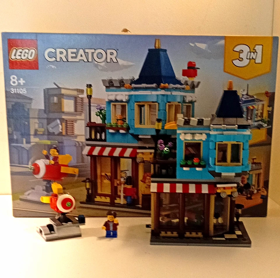 LEGO Creator 31105 Townhouse Toy Store, photo 1 of 5