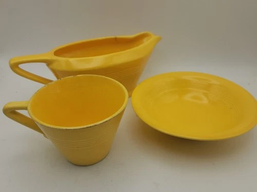 VINTAGE Fiesta Homer Laughlin Harlequin Yellow Gravy Boat with small 5.5...
