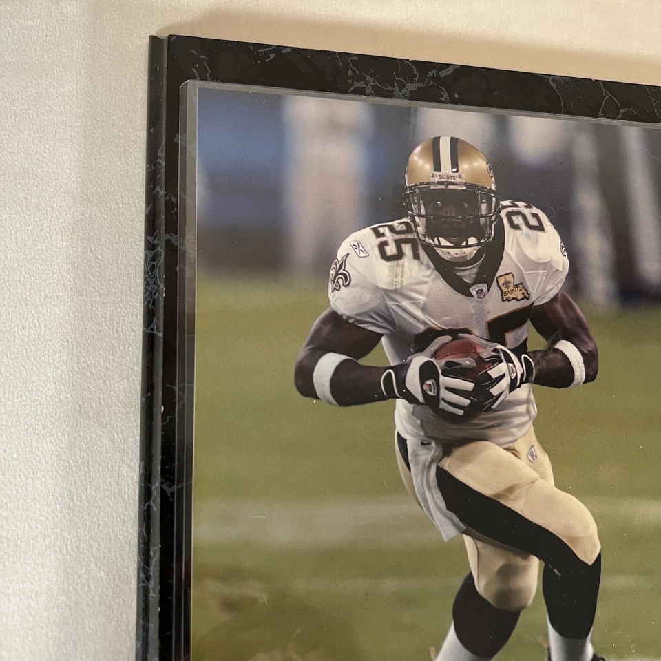Juego de 2 placas montables en la pared de los New Orleans Saints NFL Reggie Bush y franquicia Foto 3 de 4