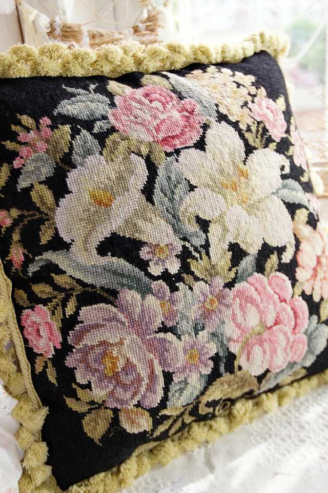 Almohada de punta de aguja decorativa de lana floral hecha a mano de 18" diseño francés Aubusson Foto 3 de 4