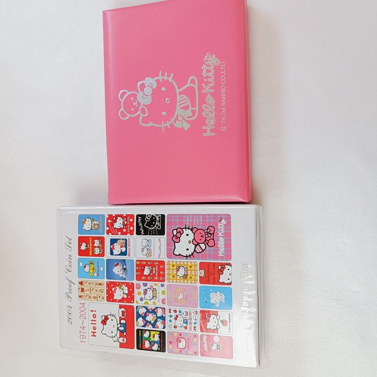SANRIO 2004 HELLO KITTY 30years限定 1pc. 2004 Japan Sanrio Hello Kitty 30th Anniversary Coin Set Mint