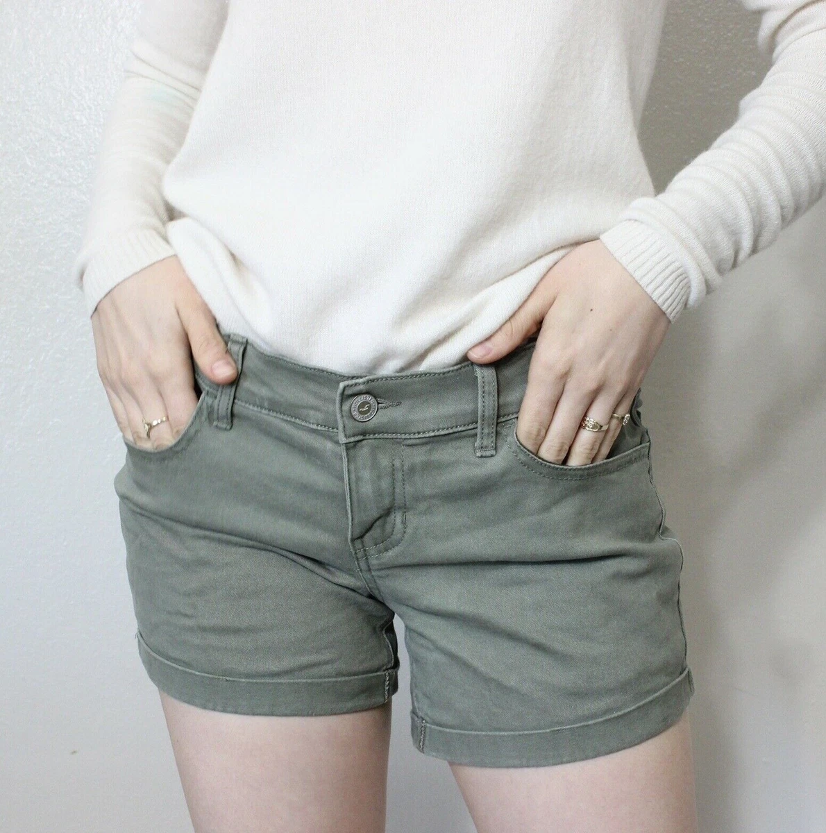 Hollister NWT Size 3 Shorts Low Rise Midi 26 Inch Waist Cuffed Hem