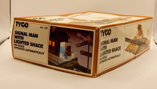 TYCO Vintage 1977 Signal Man with Lighted Shack #928 HO ~ Preowned, Very Good! - Picture 12 of 13