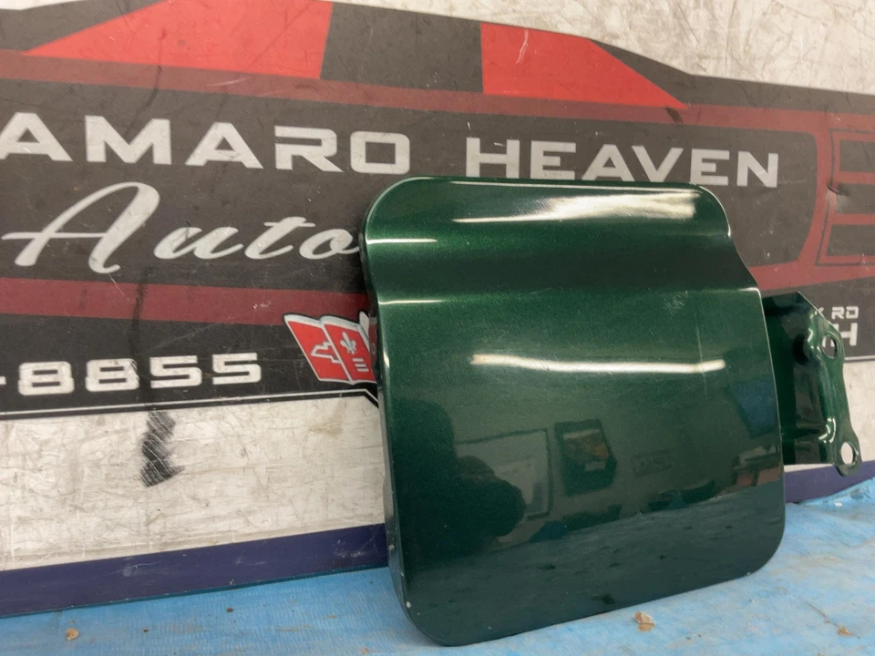 Puerta depósito combustible MITSUBISHI MONTERO SPORT 00 01 02 03 04 VERDE G13 Foto 2 de 3