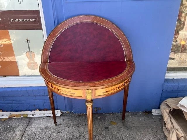 Mesa de Juego Estilo Antiguo Media Redonda Demi Lume Estilo Francés Foto 3 de 4