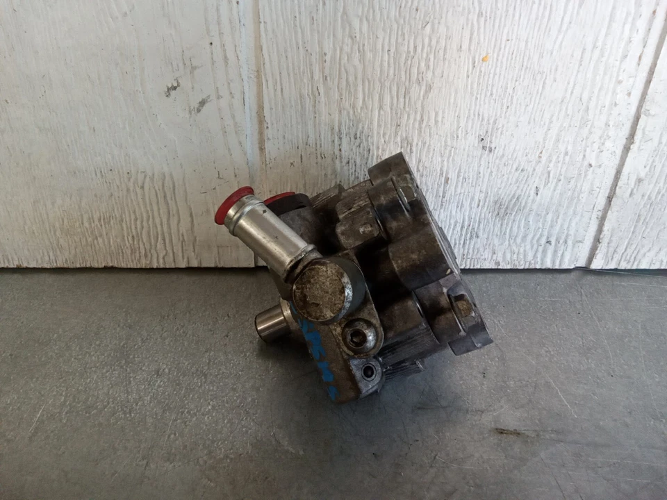 OEM 2008-10 Dodge Caravan Volkswagen Routan Power Steering Pump Assembly - Image 4 of 4