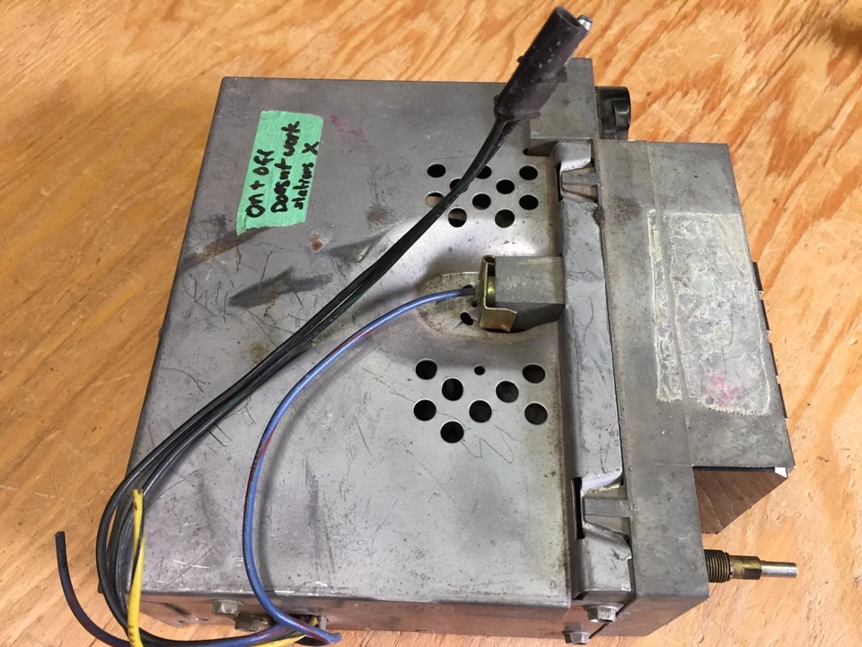 1967 MERCURY COMET CYCLONE FACTORY AM RADIO ORIGINAL 7TPG MERC - Image 2 of 2