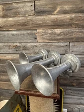 Vintage Railroad/Railway Locomotive Engine 3 Chime Horn Airchime 30109