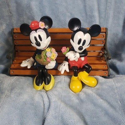 Disney Mickey & Minnie große Gartenfigur Größe B 16,5 x H 11,8 x T 10,2