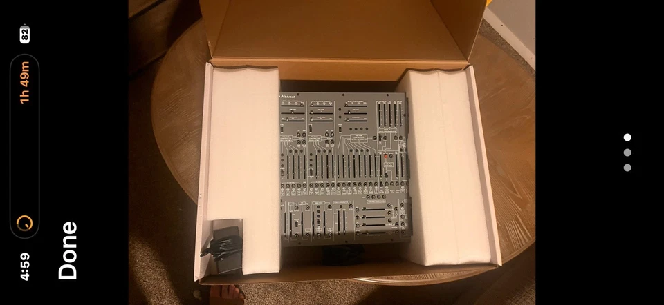 Behringer 2600 Edición Especial Gris Meanie Foto 3 de 3