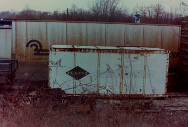 READING RR  SEA CHEST CONTAINER, 20 FT.  1 /1983, 4X6 PRINT.