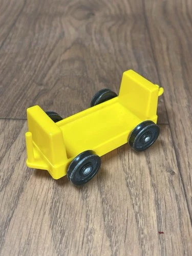 Vintage Fisher Price Little People 1972 Airport Yellow Tram Baggage Car #996
