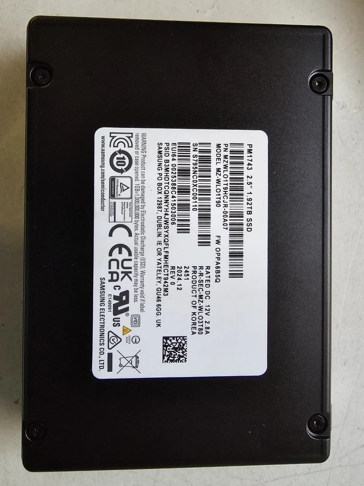 Samsung MZWLO1T9HCJR-00A07 PM1743 1.92TB U.3 PCIe 5.0x8 NVMe 2.5" Enterprise SSD - Image 3 of 4